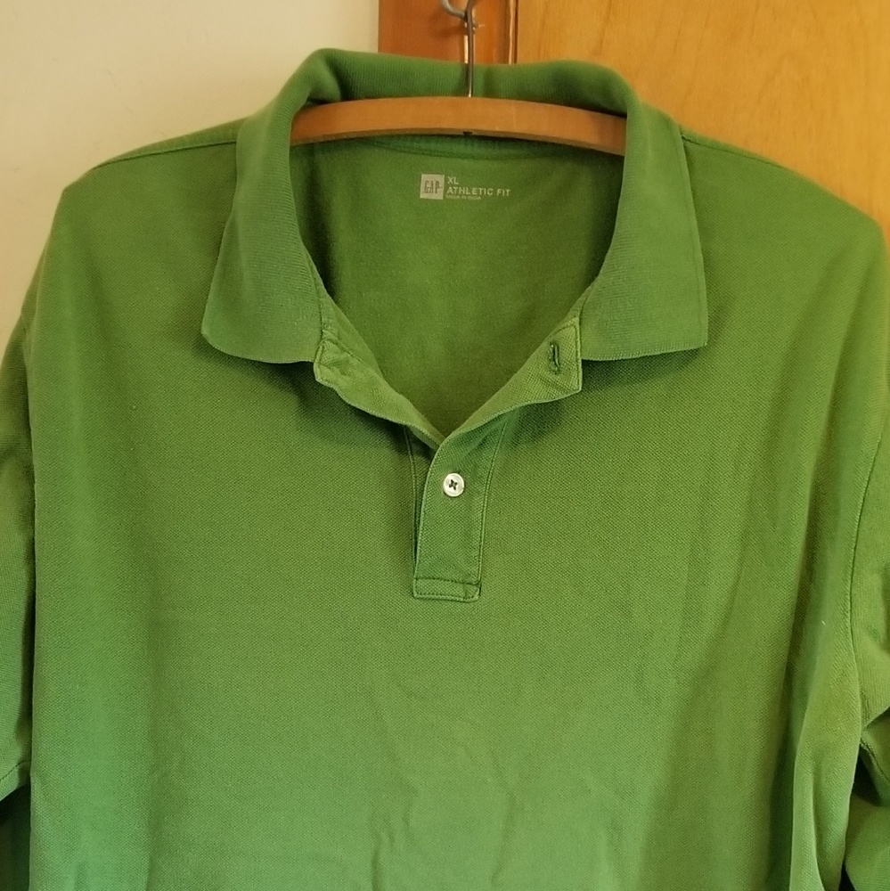 GAP men's green shirt